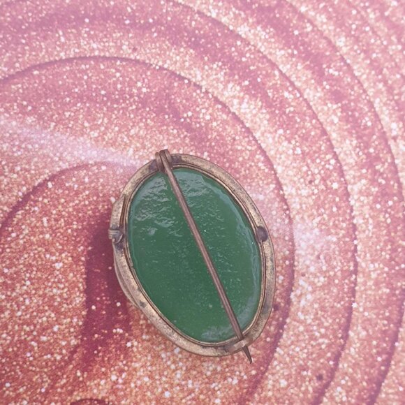 Vintage Natural Green Jade Oval Metal Gold Brooch Pin Women Classic Jewelry Gift - Picture 2 of 3